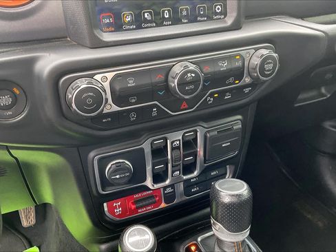 Used 2021 Jeep Gladiator Mojave AWD/4WD image 32