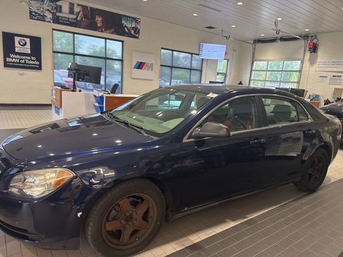 Used 2010 Chevrolet Malibu LS FWD image 2