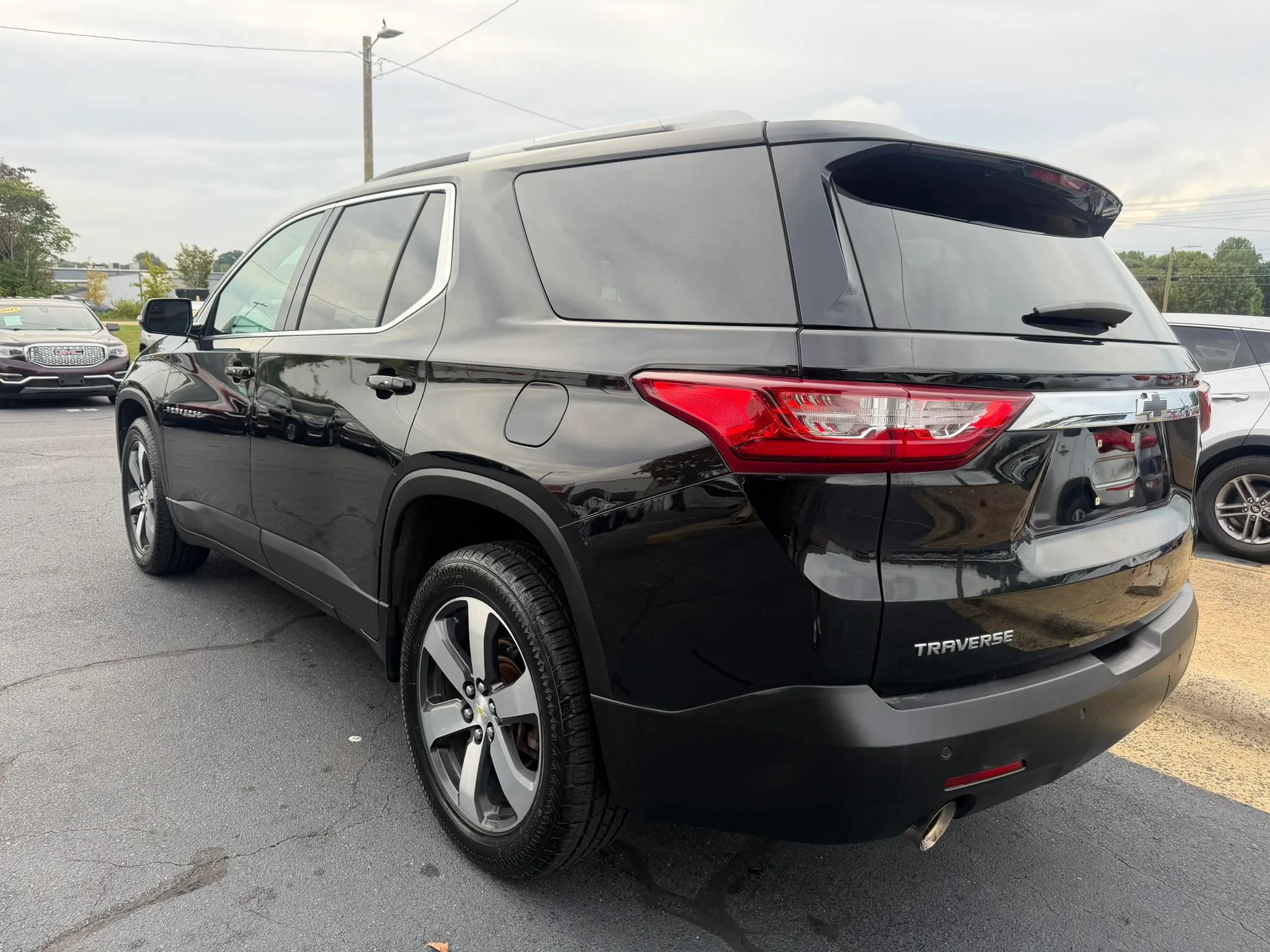 Used 2018 Chevrolet Traverse LT w/ LPO, Floor Liner Package FWD image 5