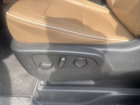 Used 2023 Chevrolet Suburban Premier RWD image 20