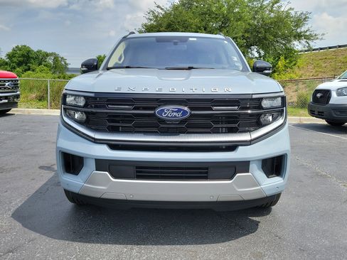 Certified 2025 Ford Expedition Platinum w/ Platinum Ultimate Package AWD/4WD image 2