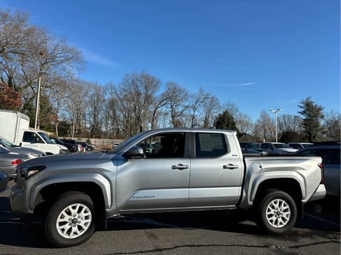 Used 2024 Toyota Tacoma SR5 image 6