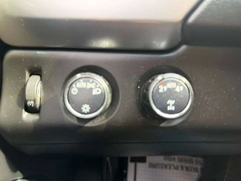 Used 2017 Chevrolet Suburban LT AWD/4WD image 30