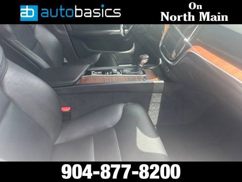Used 2019 Volvo S60 T5 Momentum w/ Multimedia Package FWD image 11
