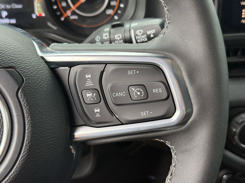 Used 2025 Jeep Wrangler Unlimited Sahara AWD/4WD image 18