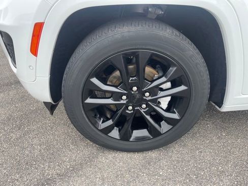 Used 2023 Jeep Grand Cherokee Overland image 10