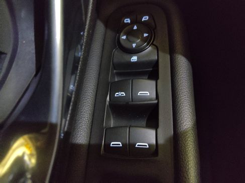 Used 2018 GMC Terrain Denali w/ Advanced Safety Package image 27