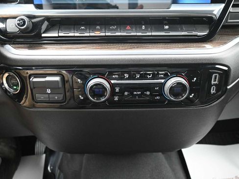 Used 2025 Chevrolet Silverado 1500 LT image 8