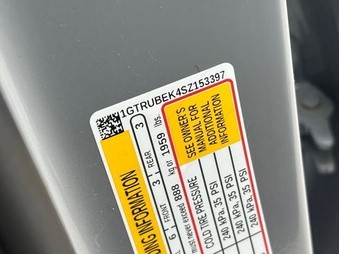 Used 2025 GMC Sierra 1500 SLE image 41