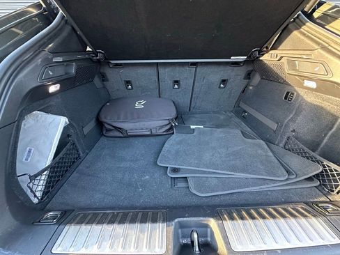 Certified 2025 Porsche Macan Electric image 41