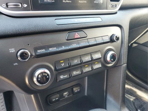 Used 2020 Kia Sportage S image 24