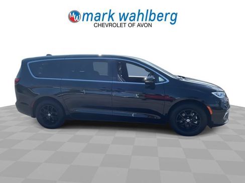 Used 2025 Chrysler Pacifica Select FWD image 9