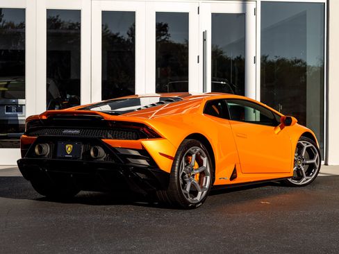 Used 2023 Lamborghini Huracan EVO RWD image 40