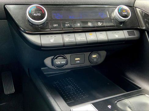 Used 2023 Hyundai Elantra Limited image 33