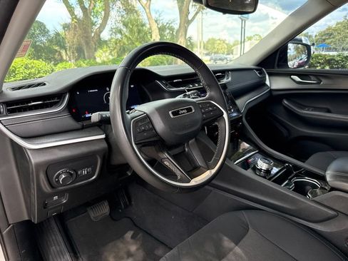 Used 2023 Jeep Grand Cherokee L Laredo RWD image 12