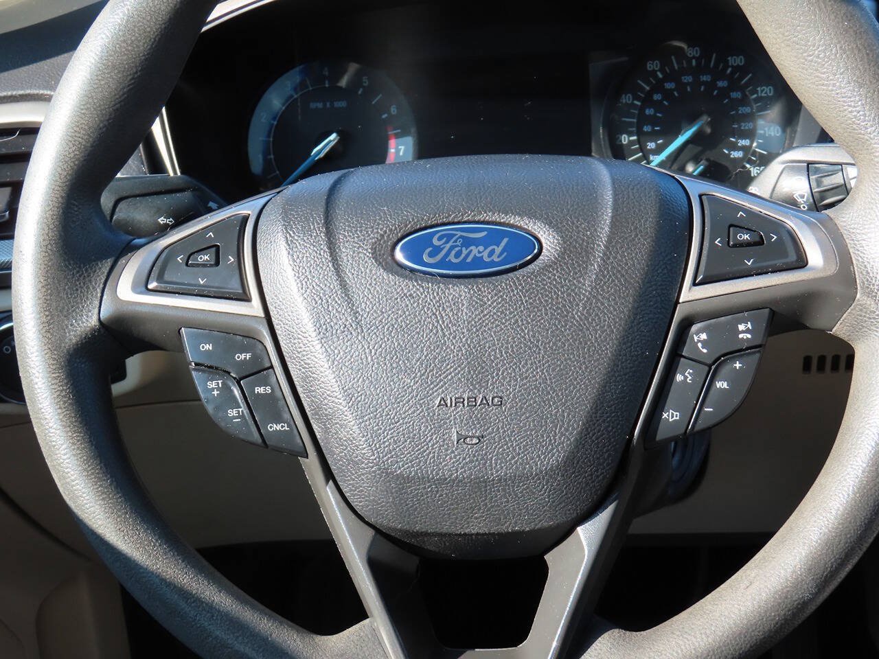 Used 2015 Ford Fusion SE FWD image 14