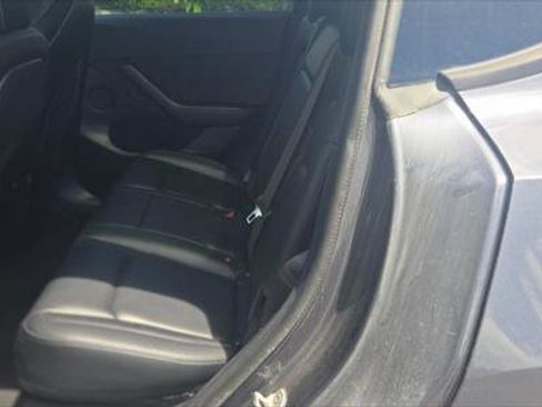 Used 2021 Tesla Model Y Long Range AWD/4WD image 16