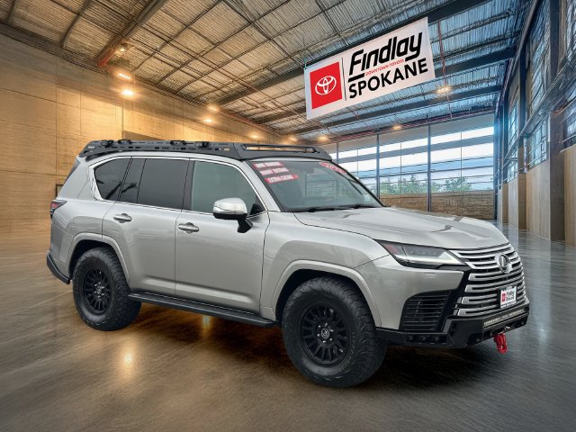 Used 2022 Lexus LX 600 4WD w/ Luxury Package image 2
