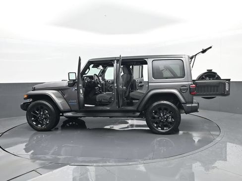 Used 2025 Jeep Wrangler Unlimited Sahara AWD/4WD image 31