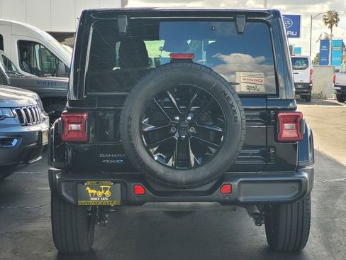 Certified 2025 Jeep Wrangler Unlimited Sahara w/ Safety Group AWD/4WD image 5