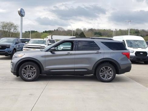 Used 2023 Ford Explorer XLT w/ Equipment Group 202A image 5