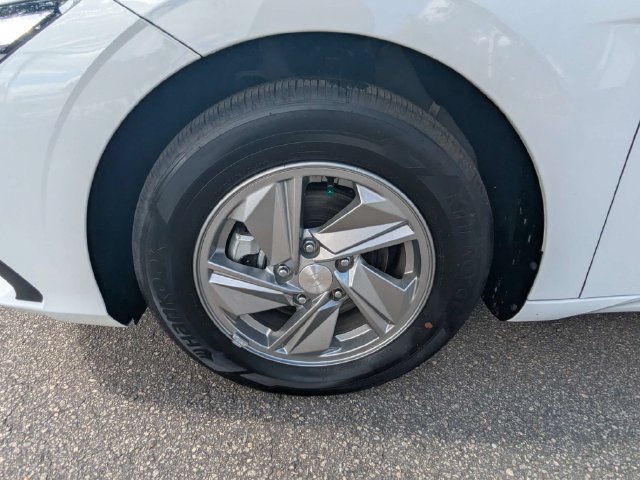 Used 2026 Hyundai Elantra SE FWD image 11
