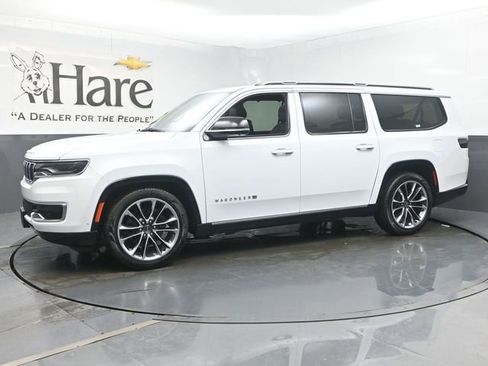 Used 2023 Jeep Wagoneer L Series III w/ Premium Group I AWD/4WD image 33