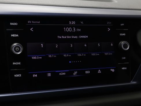 Used 2023 Volkswagen Taos SE image 8