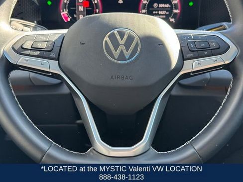 Used 2025 Volkswagen Tiguan SE AWD/4WD image 38