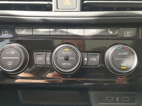 Used 2023 Volkswagen Jetta SE FWD image 23