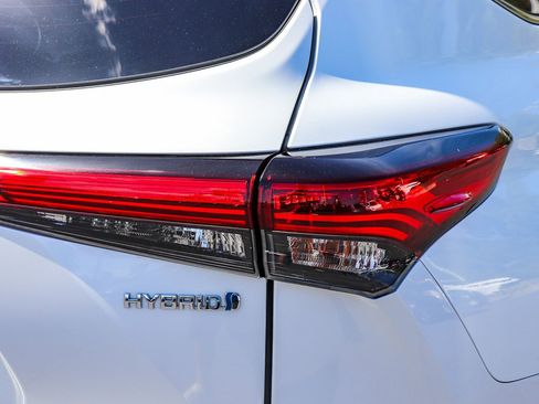 Used 2023 Toyota Highlander Limited AWD/4WD image 8