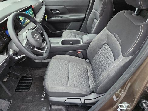 New 2026 Nissan Kicks SV image 10