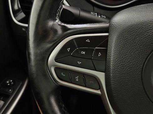 Used 2019 Jeep Cherokee Limited FWD image 20