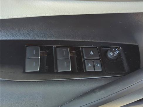 Used 2023 Toyota Corolla SE w/ SE Premium Package FWD image 7