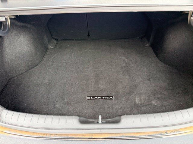Used 2023 Hyundai Elantra Limited FWD image 13