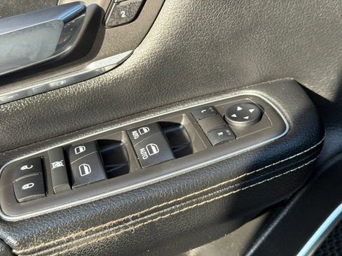 Used 2019 RAM 1500 Laramie AWD/4WD image 29
