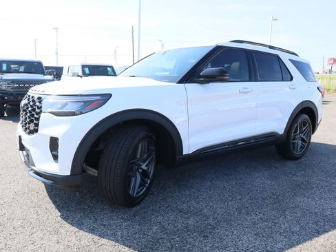 New 2025 Ford Explorer ST w/ Sun And Sound Package AWD/4WD image 9