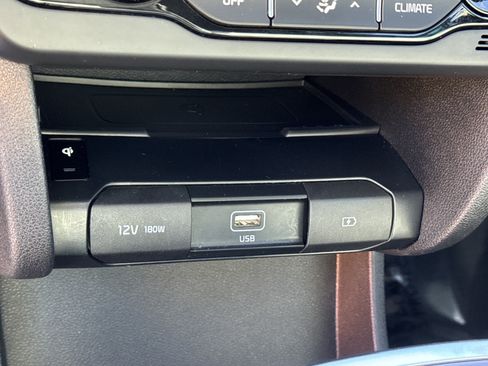 Used 2022 Kia Niro EX image 34