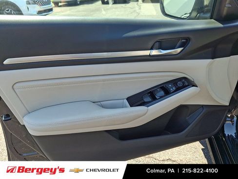 Used 2021 Nissan Altima 2.5 SV FWD image 14