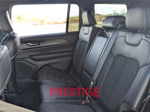 Used 2024 Jeep Grand Cherokee L Altitude AWD/4WD image 34