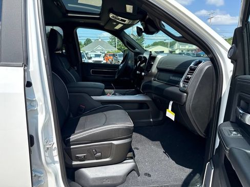New 2026 RAM 2500 Laramie AWD/4WD image 28