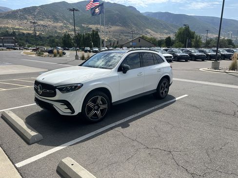 Used 2024 Mercedes-Benz GLC 300 4MATIC image 4