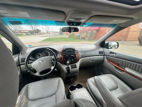 Used 2005 Toyota Sienna XLE image 27