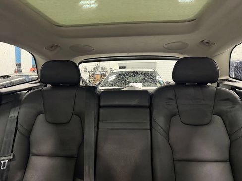 Used 2021 Volvo XC60 T5 Momentum w/ Advanced Package AWD/4WD image 7