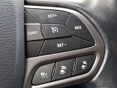 Used 2019 Jeep Cherokee Limited w/ Technology Group image 23