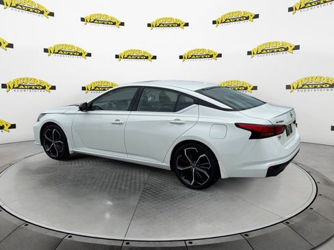 Used 2024 Nissan Altima 2.5 SR w/ SR Premium Package FWD image 3