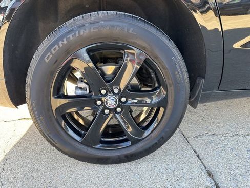 Used 2023 Buick Enclave Essence w/ Sport Touring Edition image 29