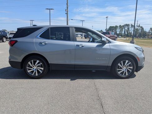 Used 2024 Chevrolet Equinox LT image 3