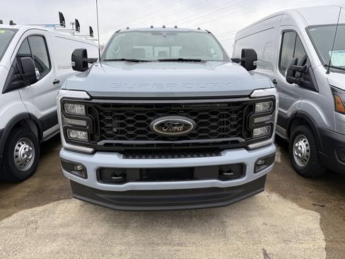 New 2026 Ford F250 Lariat w/ Black Appearance Package AWD/4WD image 2
