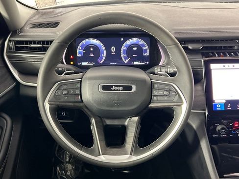 Used 2024 Jeep Grand Cherokee Limited w/ Black Appearance Package image 7